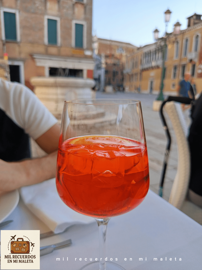 disfrutando de un spritz en Venecia