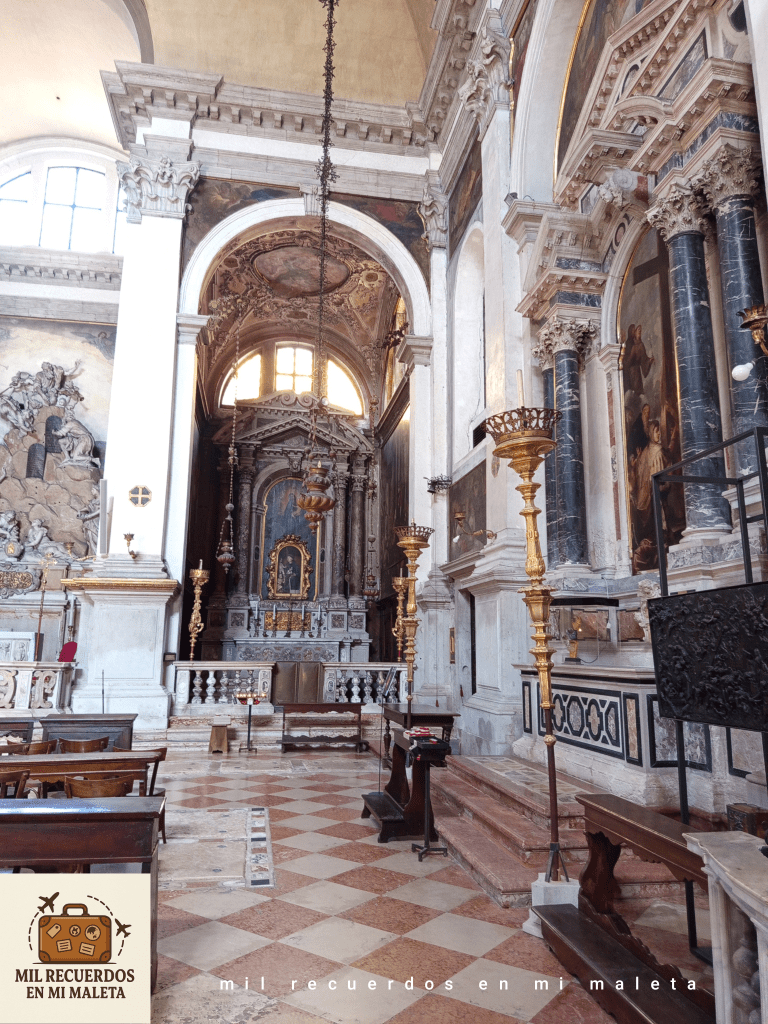 INTERIOR DE LA IGLESIA DE SAN MOISE, VENECIA