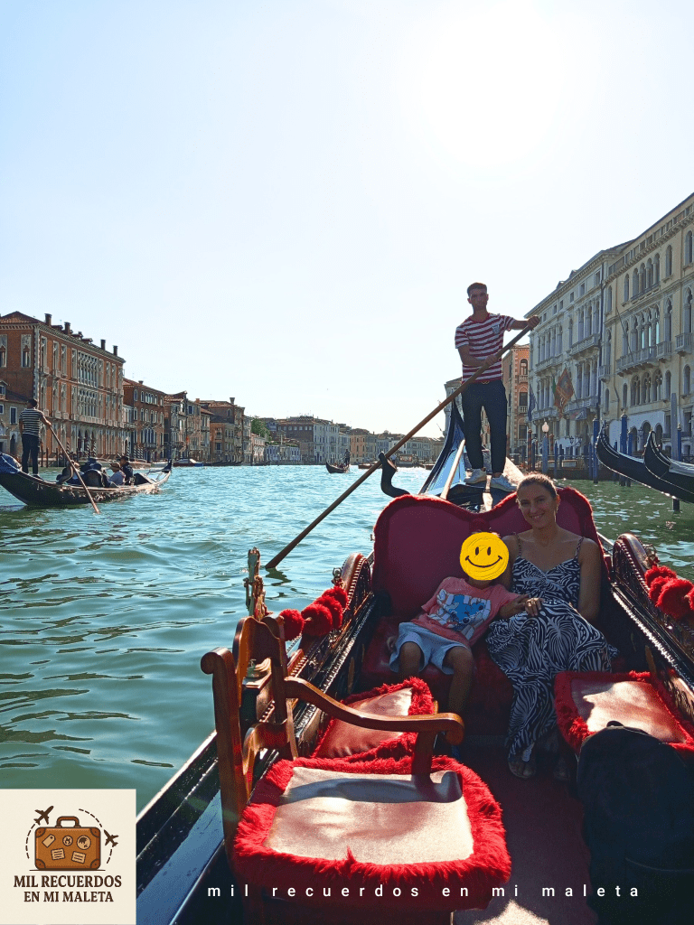 PASEANDO EN GÓNDOLA POR EL GRAN CANAL