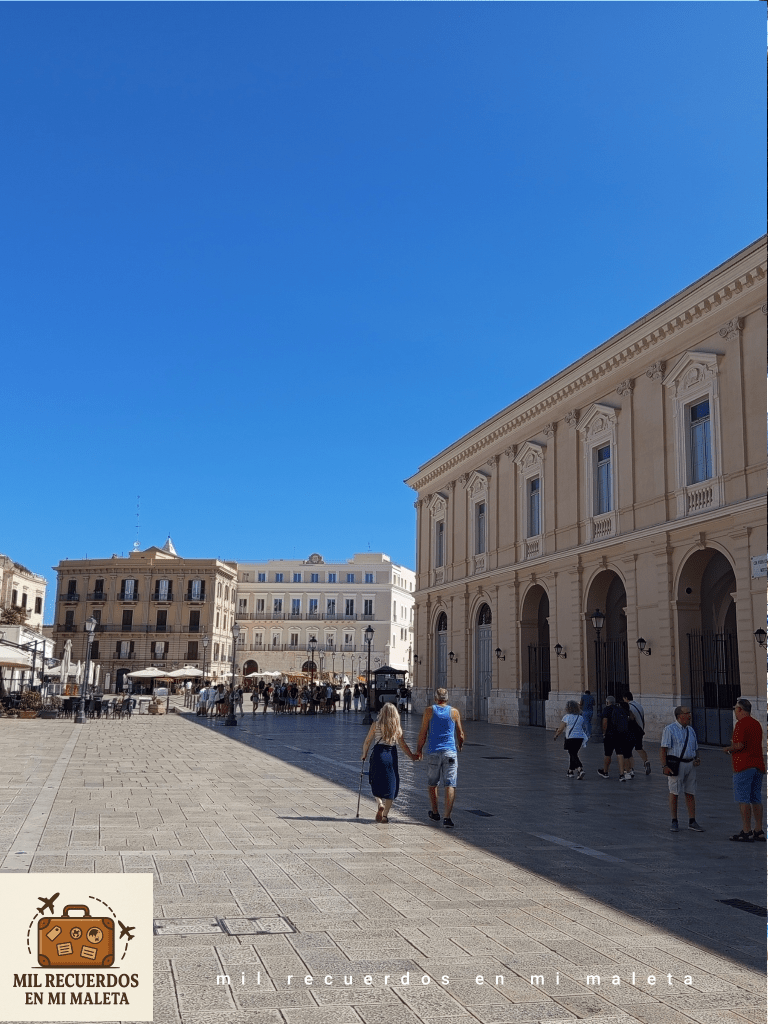 Piazza del Ferrarese, Bari, Italia