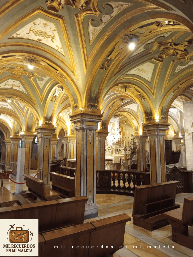Interior de la Basílica de San Sabino, Bari, Italia