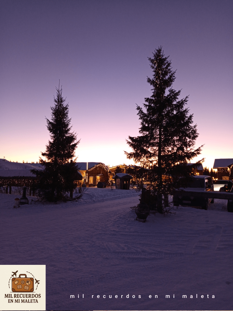 Amanecer en Elves Village Tonttula, un paraíso de la navidad en Laponia