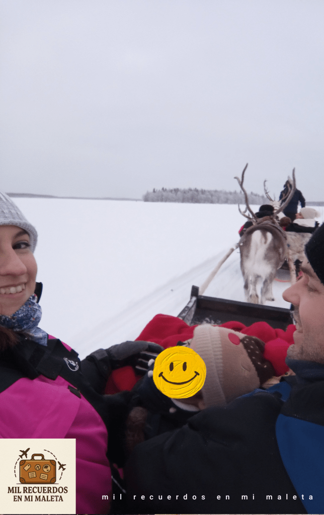 trineo tirado por renos en Sirkka, Finlandia