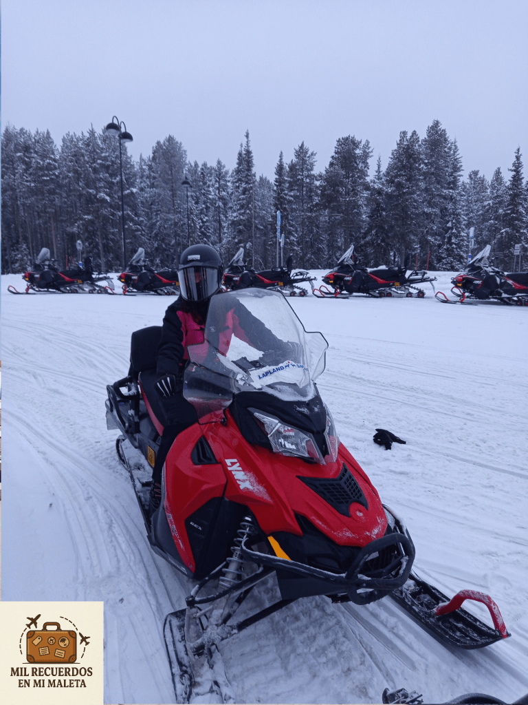 moto de nieve en levi, finlandia